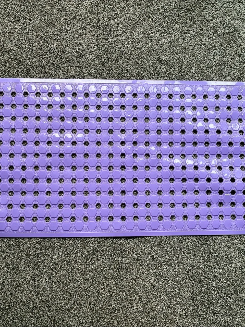 New Without Tags Gorilla Grip Bath Tub Shower Mat in Opaque Purple. 35” x 16”